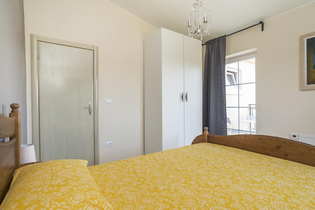 Apartments & Rooms Buoni Amici Murine Kamer foto